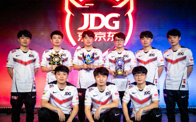 JDG京东电子竞技俱乐部英雄联盟分部团队照